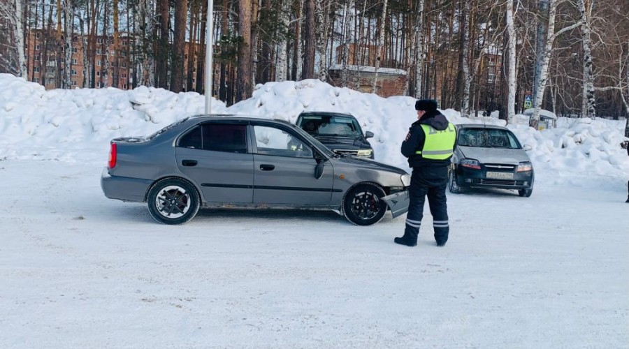 В Заречном сотрудники Госавтоинспекции устанавливают обстоятельства ДТП с участием несовершеннолетнего
