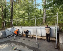 Управляющая компания ДЕЗ обновляет контейнерный площадки, которые находятся под их управлением