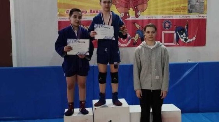 У самбистов Заречного 9 медалей