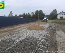 В Боярке укрепили дорогу на улице Заречной щебнем и песко-щебёночной смесью