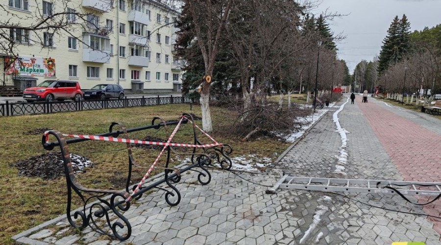 В сквере Победы разобрали скамейки, не переживайте, это временно