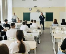 День знаний в Заречном: сотрудники ГИБДД поздравили школьников и напомнили о безопасности