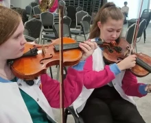 Две зареченские скрипачки вновь выступят в составе детского симфонического оркестра Росатома