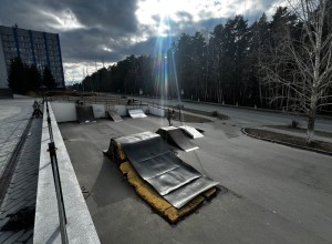 Активисты решили самостоятельно отремонтировать экстрим парк у Дома торговли
