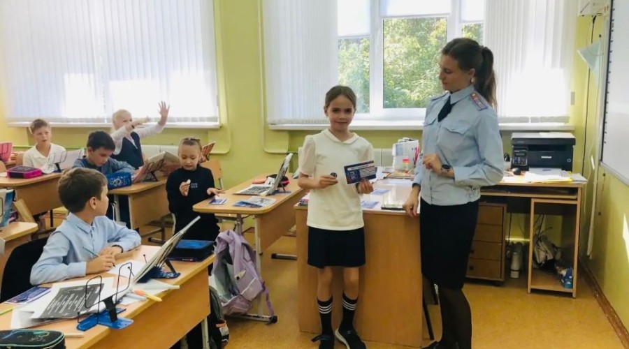 В школе №1 Заречного школьников приняли в Юные Инспекторы Движения