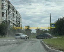 Столкновение автомобилей на перекрёстке Заводской и Пархоменко