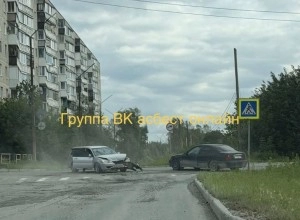Столкновение автомобилей на перекрёстке Заводской и Пархоменко
