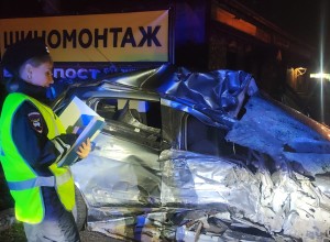 Сотрудники Госавтоинспекции Заречного устанавливают обстоятельства ДТП, в котором пострадал водитель