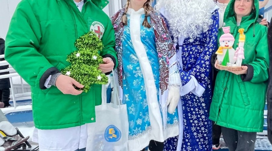 Студенты БМТ дарят праздничное настроение тем, кто на страже нашего здоровья!