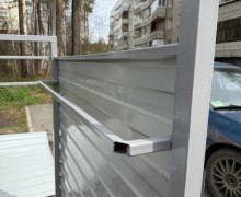 Управляющая компания ДЕЗ обновляет контейнерный площадки, которые находятся под их управлением