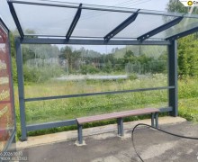 В Заречном началась мойка остановочных павильонов