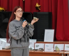 Атомклассу школы №1 передали уникальную коллекцию камней, которые студенты со всей России собрали на Урале