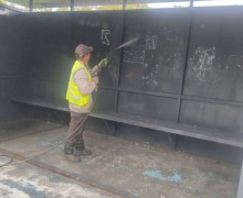 В Заречном началась мойка остановочных павильонов
