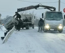 Автомобиль врезался в ограждение на переезде между Мезенкой и Баженово