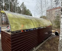 УК ДЕЗ помыла мусорные контейнерные площадки на площадках, за которые она отвечает