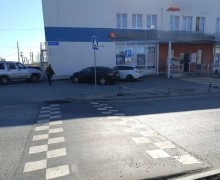 На улице Попова появились новый тротуар и «лежачий полицейский»