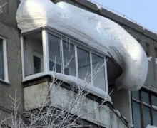 Необходимо очищать крыши и козырьки в Заречном от снега и наледи!