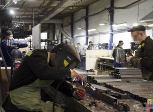 За бетонным забором и колючей проволокой