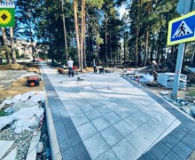 Благоустройство пешеходной зоны на улице Курчатова продолжается