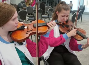 Выступление Зареченских скрипачек в Сочи и Москве