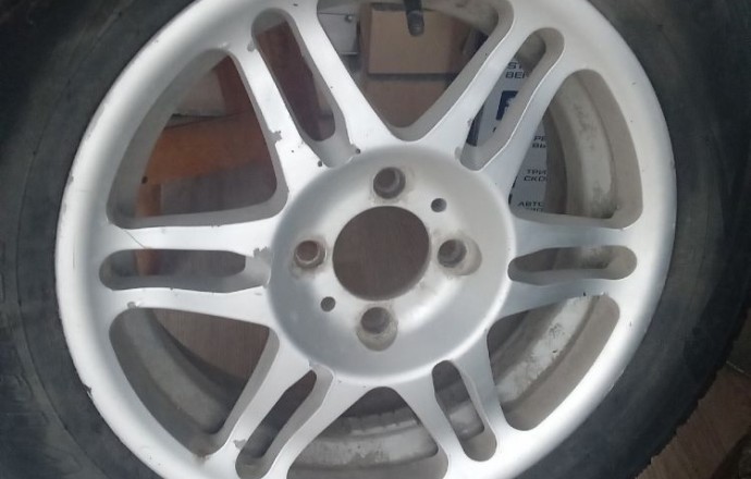 Продаю зимний комплект колёс 175/65 R14: шипованные Viatti и лёгкие диски ВСМПО