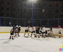 Хоккейный корт во дворе Курчатова, 29 и 31 сегодня торжественно открыли - он практически новый!