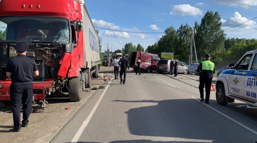 Смертельное ДТП на трассе Екатеринбург-Шадринск-Курган: двое погибших в Белоярском районе