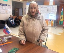 Избиратели старше 90 лет приходят на участки в Заречном