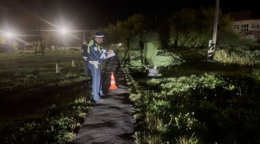 Сотрудники Госавтоинспекции Заречного устанавливают обстоятельства ДТП с участием несовершеннолетних водителя и пешехода