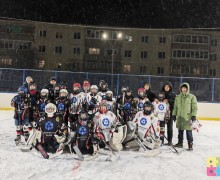 Хоккейный корт во дворе Курчатова, 29 и 31 сегодня торжественно открыли - он практически новый!