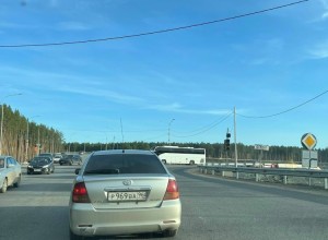 На эстакаде над большим перекрёстком в Заречном не работает светофор