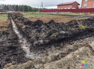 Жители Боярки сами вырыли траншеи, чтобы отвести воду от домов