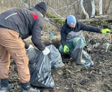 43 мешка мусора собрали зареченские активисты на берегу Белоярского водохранилища