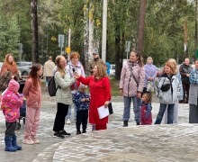 Около ТЮЗа закончили ремонтировать амфитеатр и обновили его детским праздником