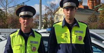 Инспекторы ГИБДД помогли роженице из Мезенского добраться до роддома в Асбесте