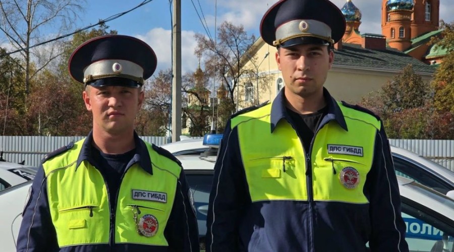Инспекторы ГИБДД помогли роженице из Мезенского добраться до роддома в Асбесте