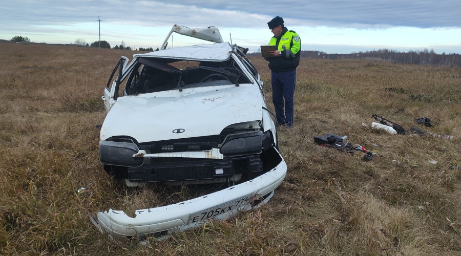 Сотрудники Госавтоинспекции Заречного устанавливают обстоятельства ДТП, в котором пострадали пассажирки автомобиля