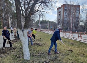 СЕГОДНЯ в тёплый апрельский день сотрудники предприятий вышли на традиционные весенние субботники