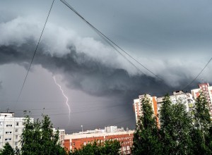 ВНИМАНИЕ Сегодня ночью 7 июня, местами в Свердловской области ожидаются грозы, сильные ливни, град, шквалистое усиление ветра