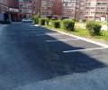 Во дворе на Ленинградской, 29 обновили парковку