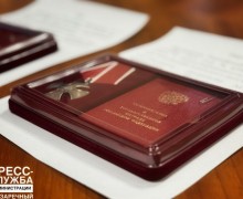 Андрей Захарцев вручил государственные награды родным погибших участников СВО
