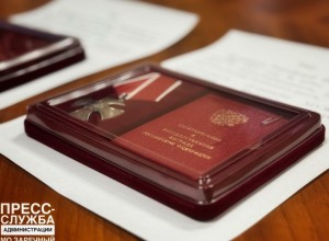 Андрей Захарцев вручил государственные награды родным погибших участников СВО
