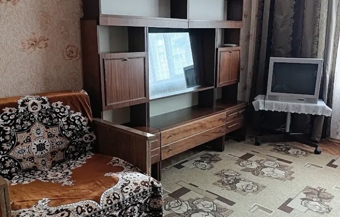 Сдам однокомнатную квартиру на длительный срок на ул. Ленинградской, 29