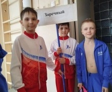 Пловцы из Заречного завоевали 12 наград на соревнованиях в Новоуральске