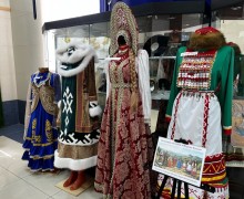 В Белоярском РДК открылась выставка коллекции «Народы Урала»