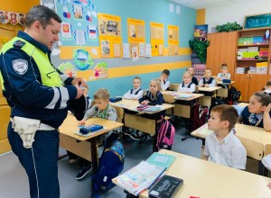 Первоклассников Верхнедубровской школы посвятили в пешеходы