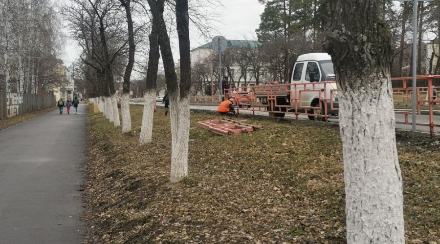 На ул. Ленина демонтируют дорожные ограждения