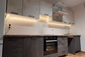 Продам кухонный гарнитур, 3,27 м, без духовки