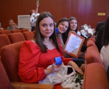 В Белоярском РДК состоялось вручение медалей «За особые успехи в учении»