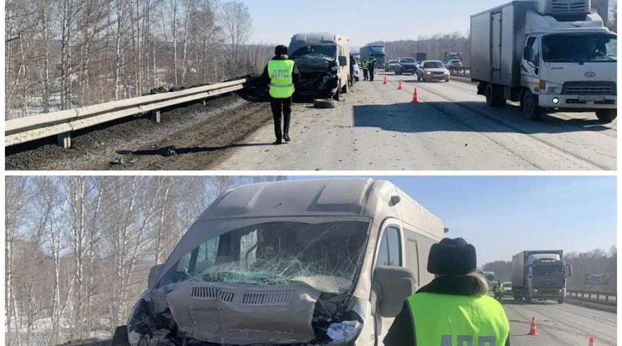 Четыре человека пострадали в столкновении микроавтобуса и фургона на трассе под Екатеринбургом